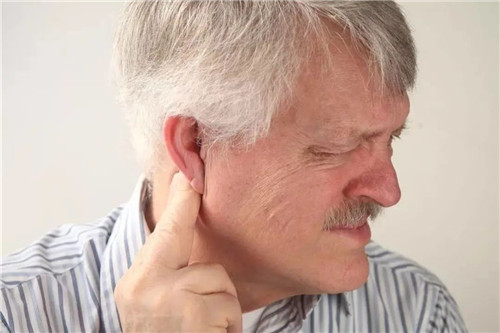 老年性耳聋的表现.jpg